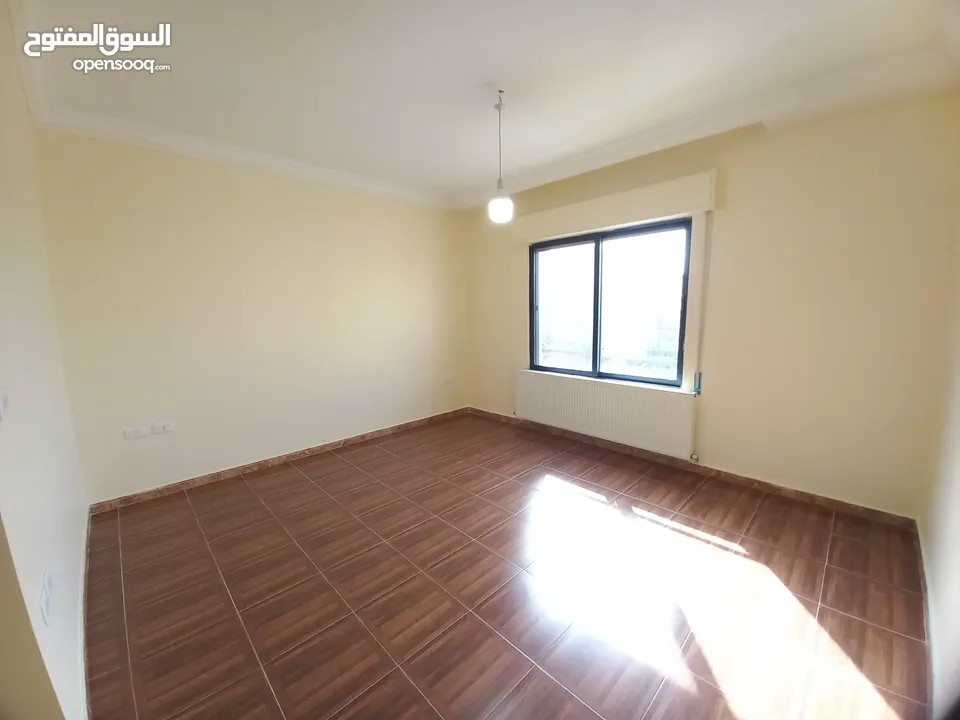 شقة غير مفروشة للإيجار 200م2 ( Property 19174 )-175055046