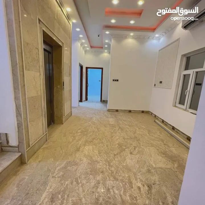 بنايه للبيع اربع طوابق الجنينه قرب جامع الجنينه مساحته (170) متر بناء حديث