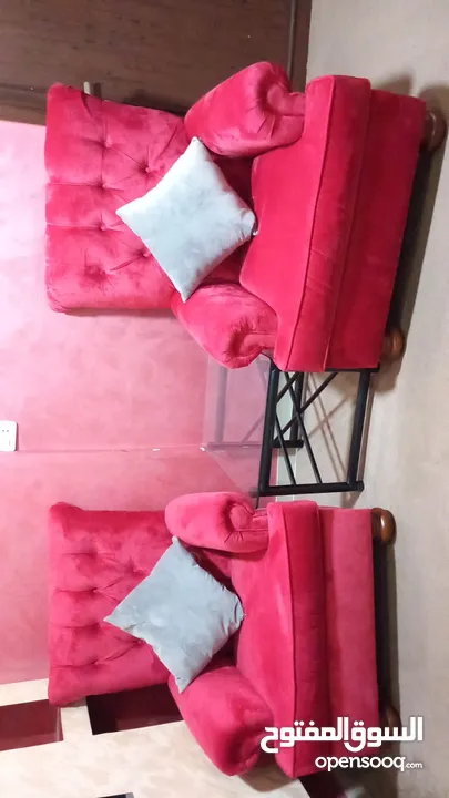 طقم كنب للبيع المستعجل بسعر مغري استعمال بسيط بحاله الوكاله