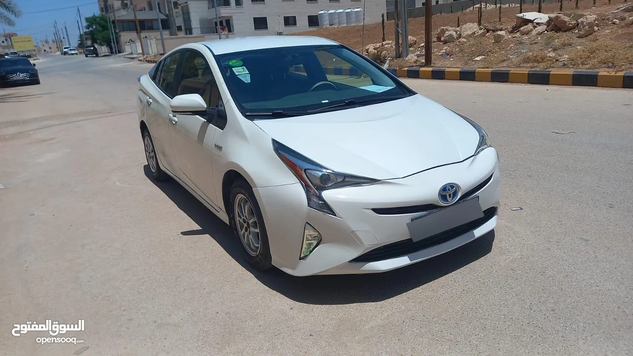تويوتا بريوس لون ابيض لؤلؤي فحص 3 جيد بسعر مغري قابل للبدل