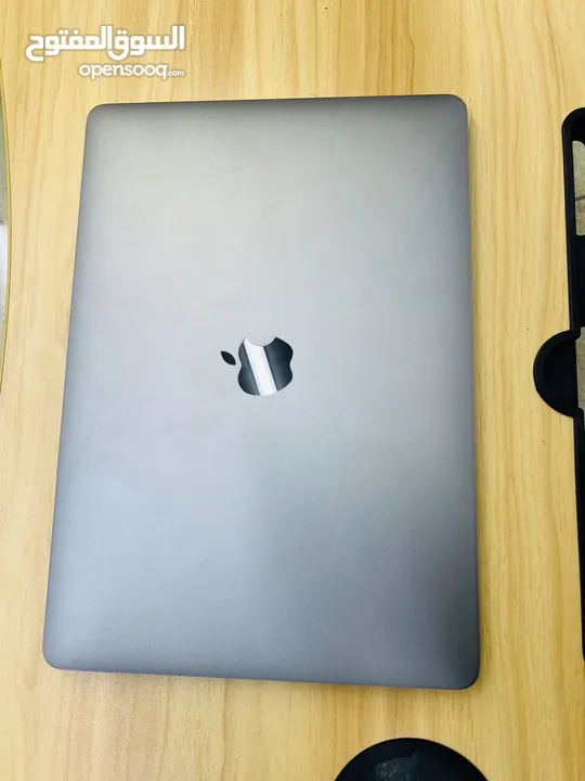 MacBook Pro 2019 Touch Bar core i7 Pro with 16gb Ram Ratina Display type c original charger clean