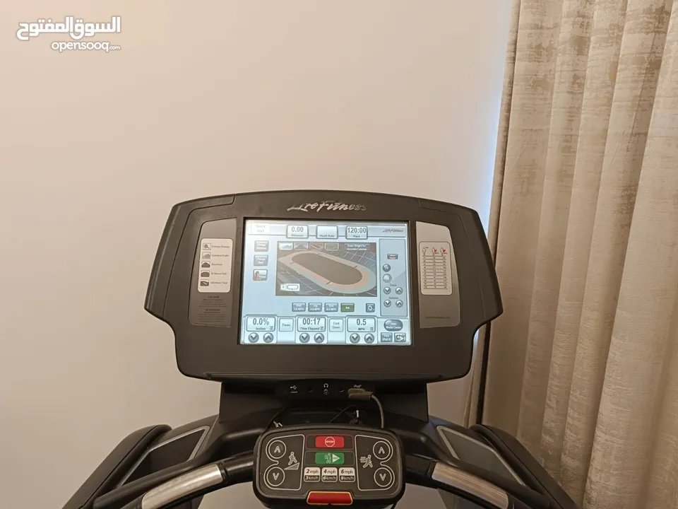 Treadmill  Life Fitness 95Ti ONLY FOR 2500dhs