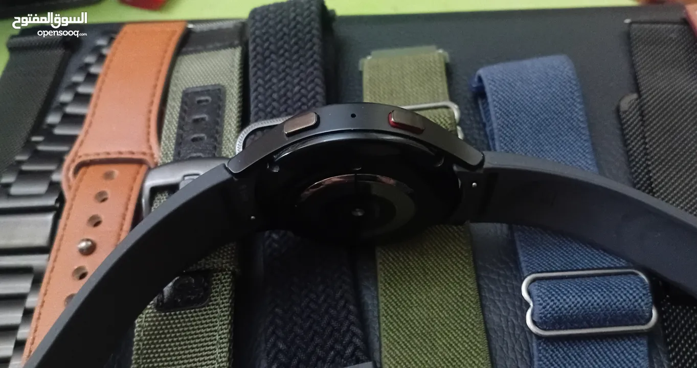 samsung galaxy watch 5..  with 8 watch bands