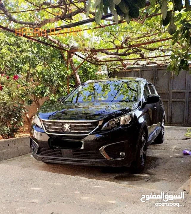 سيارة بيجو 5008