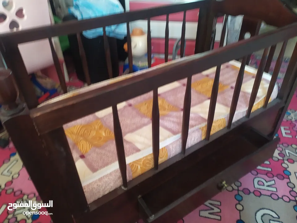 تخت بيبي خشب للبيع
