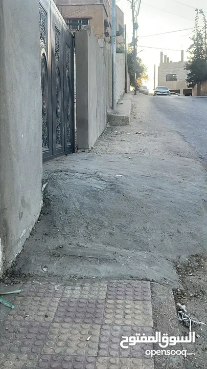 أرض سكنية للبيع – واجهة كبيرة (32.5م) وموقع استراتيجي في جبل الأميرة رحمة – مساحة 538م2