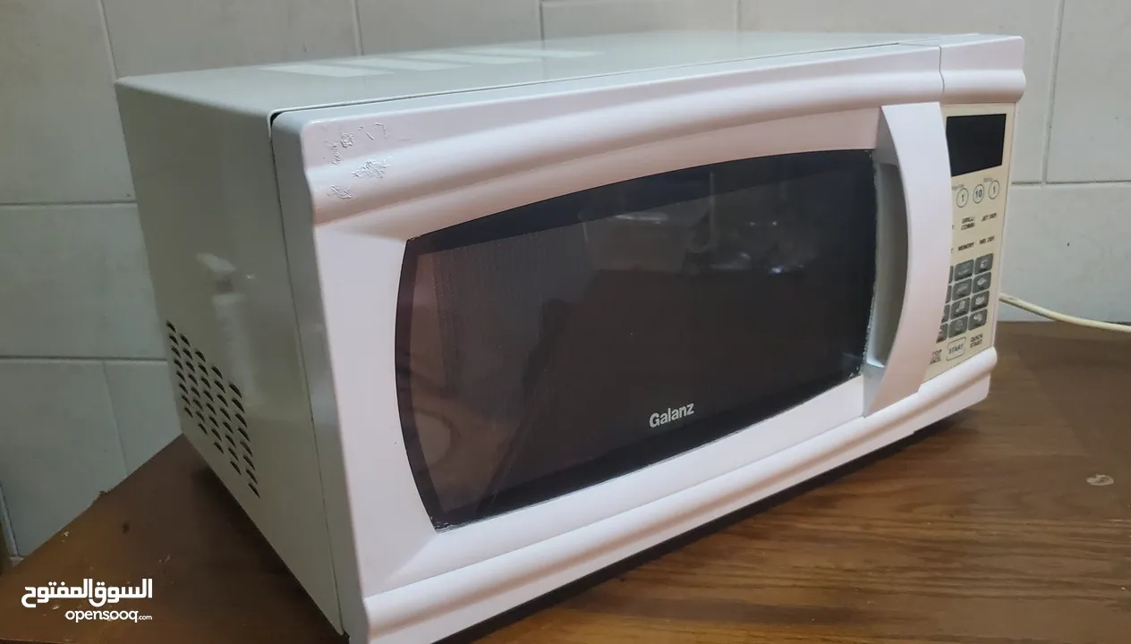 Galanz multi functional microwave oven 30 Litters medium size for sale excellent condition