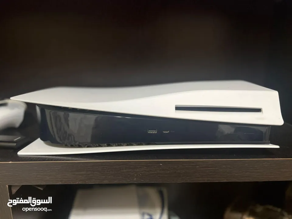 Ps5 مع ايدتين ،نظيفة بحالة الوكالة للبيع