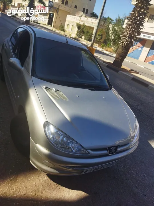 سيارة بيجو 206 فضي