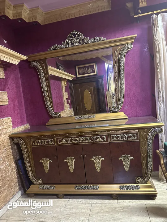 طاولة سفره مع لوح سكريت و 10كراسي مع بيرو ومع  وكومادينا  طقم مغربي مع طاولتين وسط خشب زان حفر