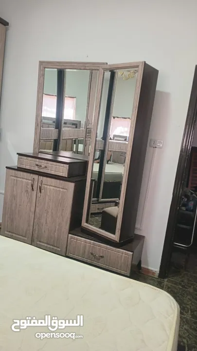 اثاث للبيع بداعي السفر غرفة نوم وغرفة ضيوف بحالة اىجديد