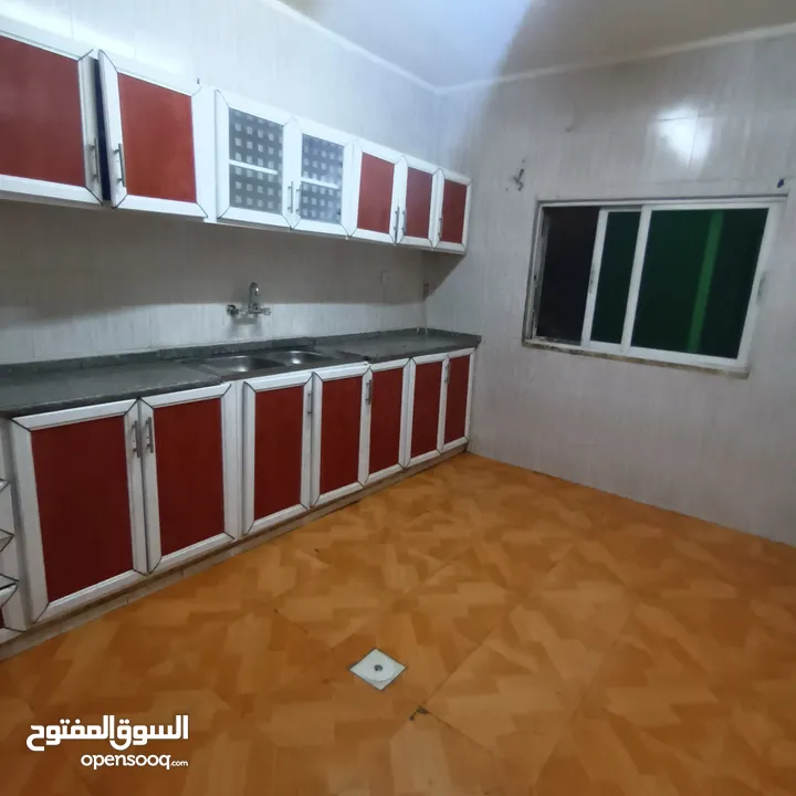 شقه للايجار في القويسمه  جبل الحديد بقرب من مسجد أبو انشيش