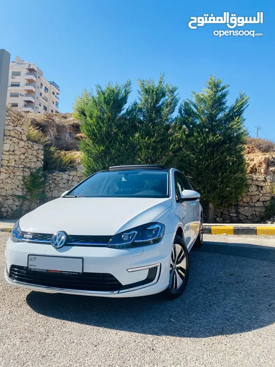 E-Golf 2019 كفالة سنة وأعلى كفاءة بطارية 95% - قاطعة مسافة 23 الف كيلو مثبت كارسير واوتوسكور