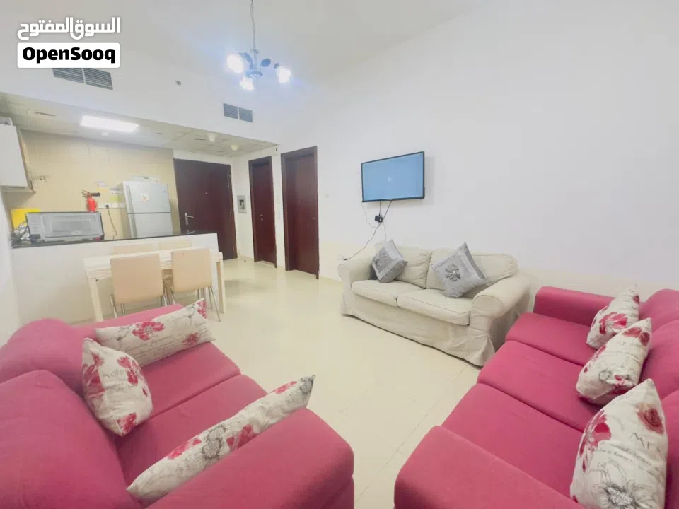 شقة غرفة وصالة للبيع في السيتي تاور – موقع مميز على شارع الشيخ خليفة – فرصة استثمارية