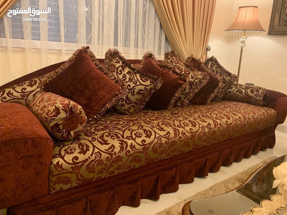 كنب صالون شبه جديد فاخر للبيع 360 دينار