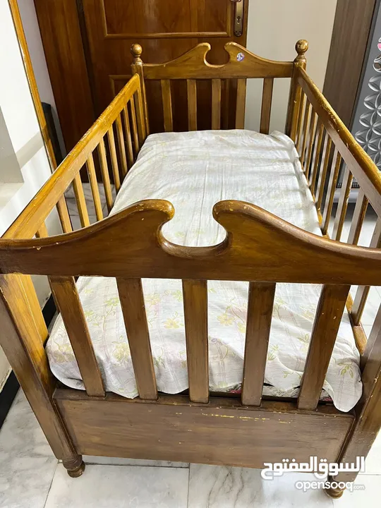 سرير طفل مستعمل للبيع