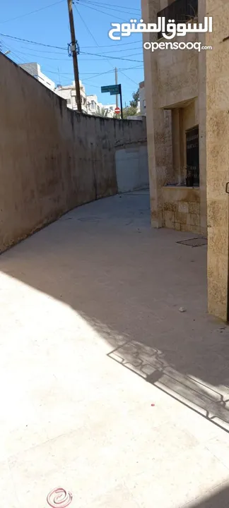 شقة طابق شبه ارضي للبيع بداعي السفر
