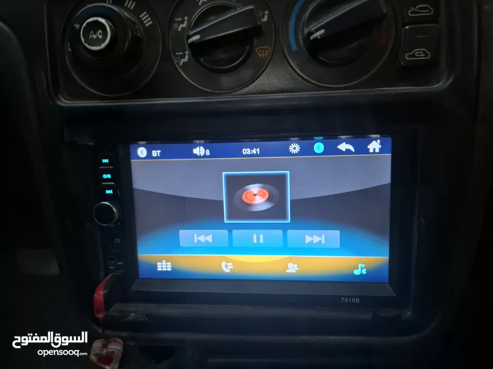 شاشه سياره عادية