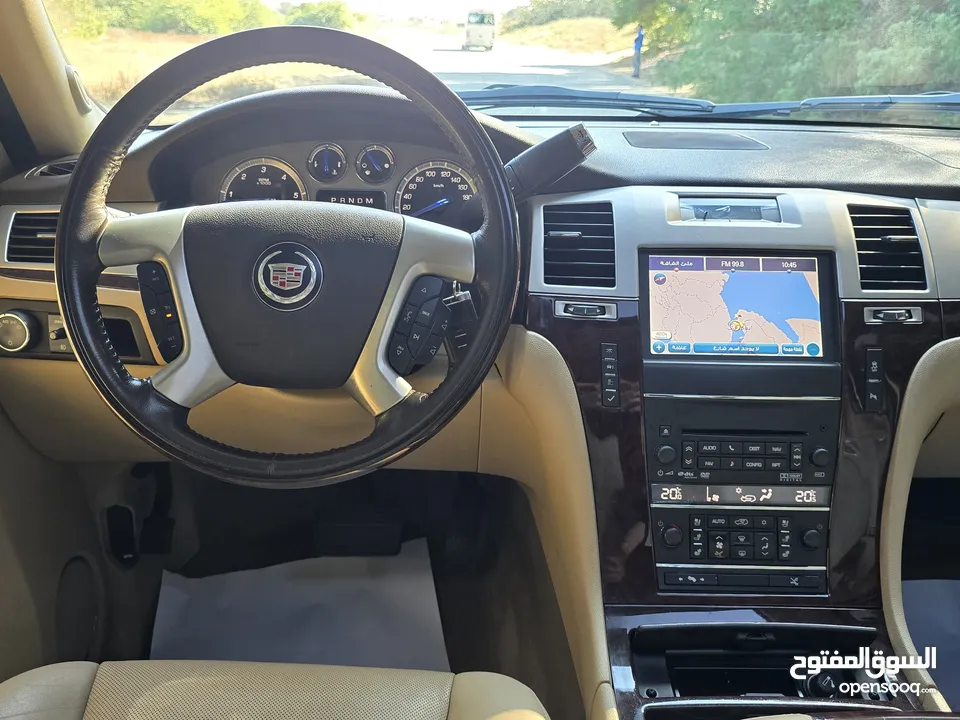 CADILLAC ESCALADE 2013 GCC PICK UP GOOD CONDITION INSIDE OUT SIDE