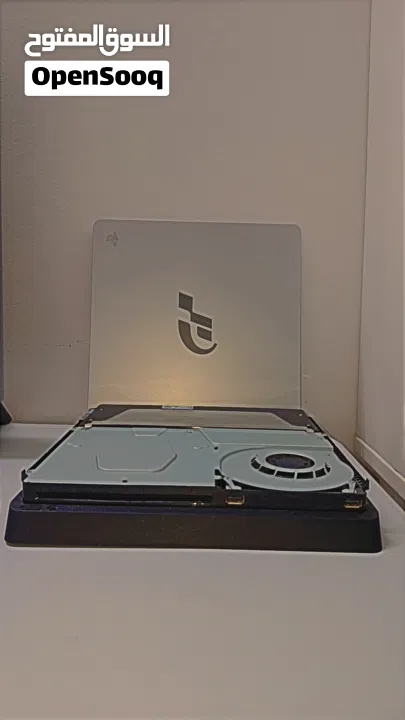 بلايستيشن4 مستعمل بحاله ممتازه جدا معاه يد ولعبة فيفا 19.ولعبة وكراش