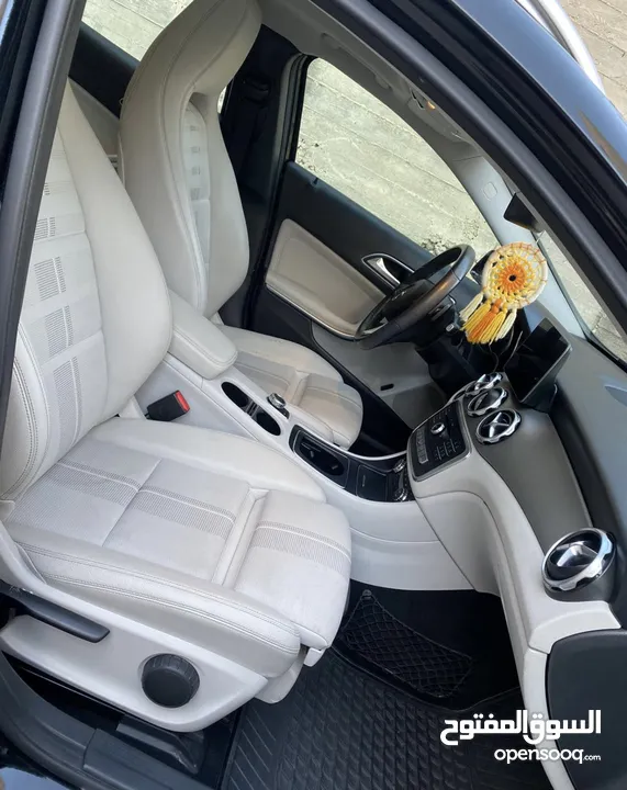 مارسيدس Mercedes Benz gla 200 2018 مع فتحة بانوراما