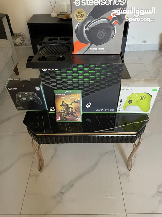 جهاز إكس بوكس سيريس إكس بحالت الوكاله مع كامل أغراضها