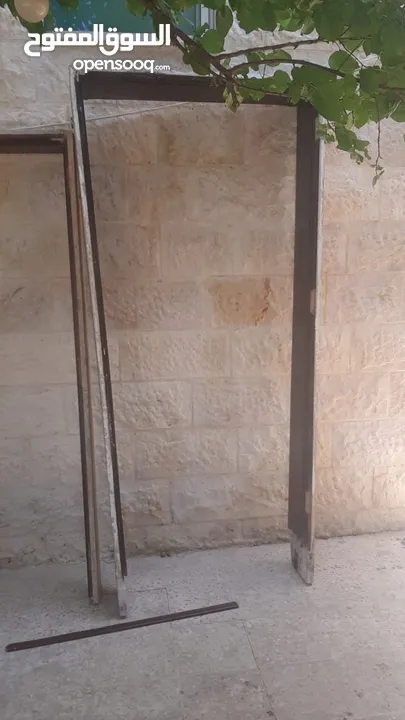 أبواب خشبية مستعمله للبيع