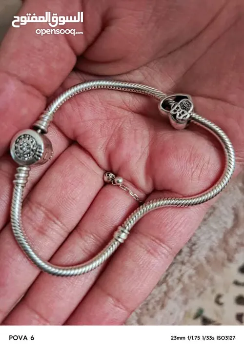 اسواره bandora الاصليه  مع شارمز وحده فضه اصليه مع علبتها . بسعر جميل 25د