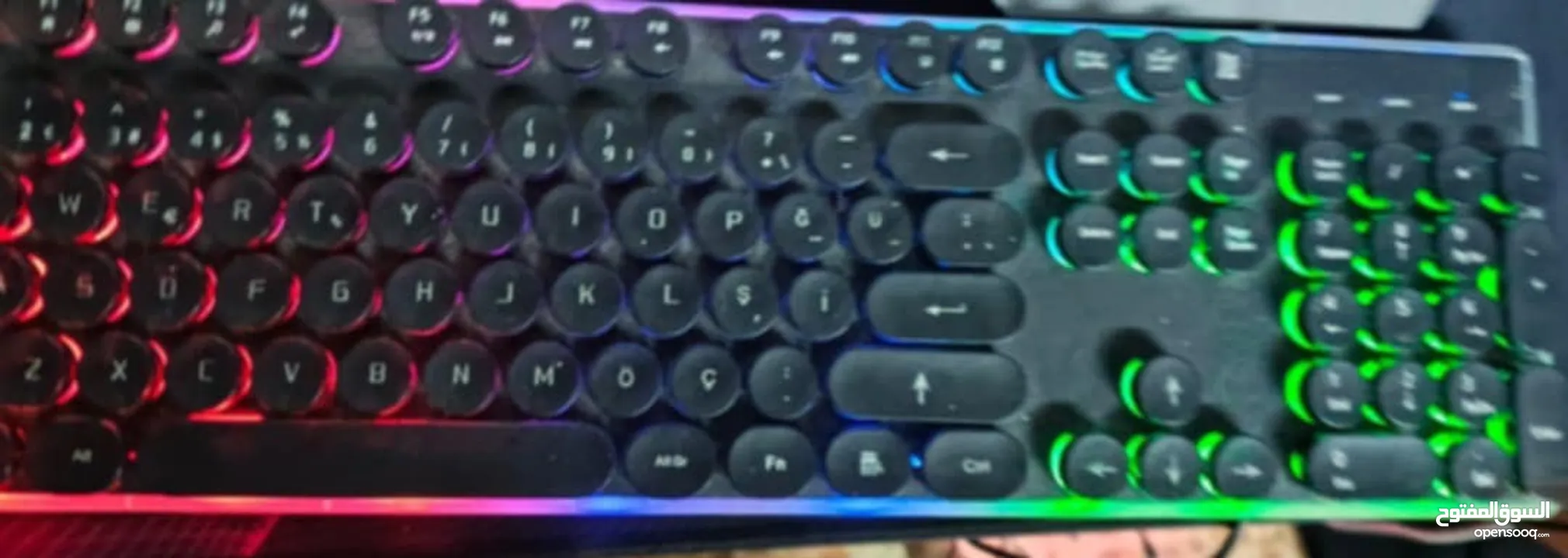 شاشة و مستلزمات pc للبيع