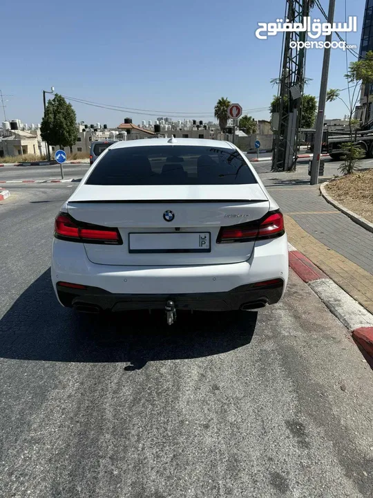 الحبه المميزه بلون الأبيض اللؤلؤي المميز للبيع على(الكاش فقط) Bmw 530e 2022 M
