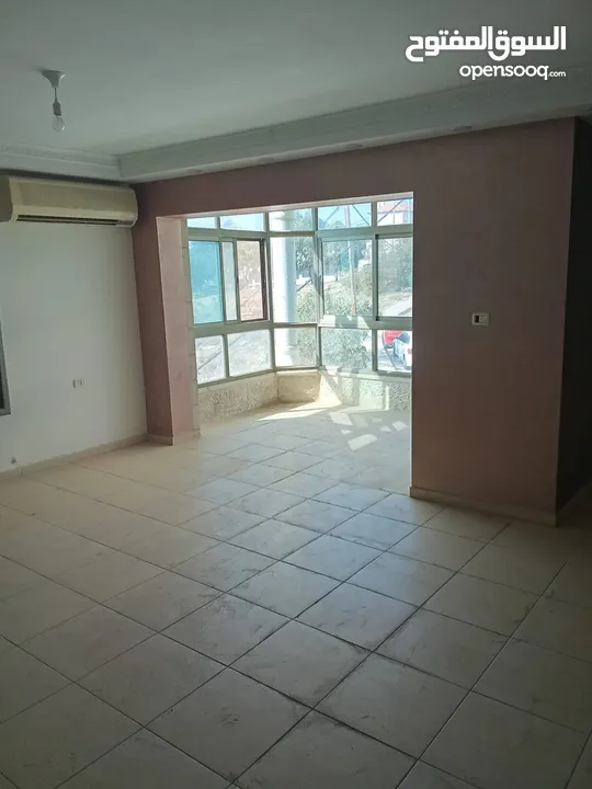 شقة للبيع عين منجد