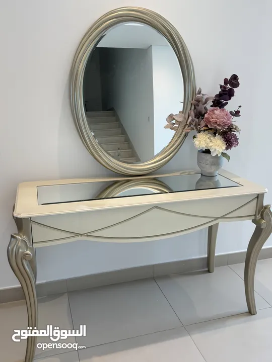 Modern Console Table with Oval Mirror