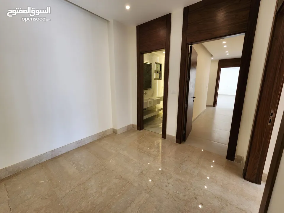 شقة طابقية فاخرة للبيع في عبدون ref : 14384