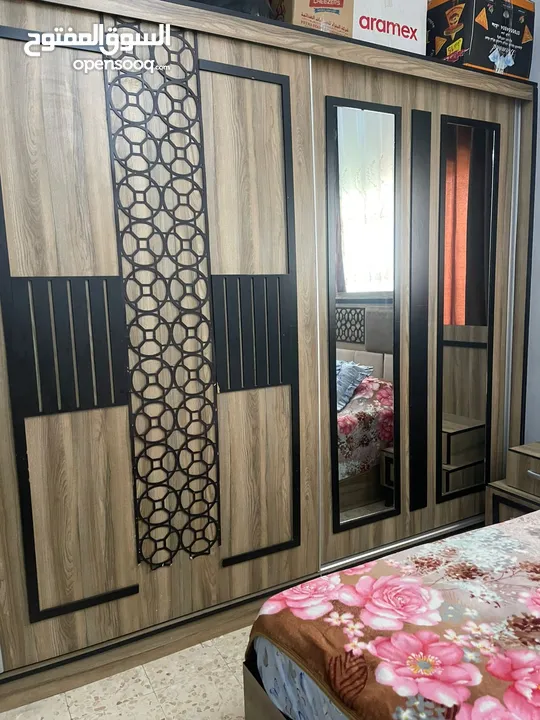 غرفة نوم استعمل بسيط خشب لامينت مع اضفات ملحق خزانه وصندوق وملحق تسريحه مع الفرشة جديده السعر400.د