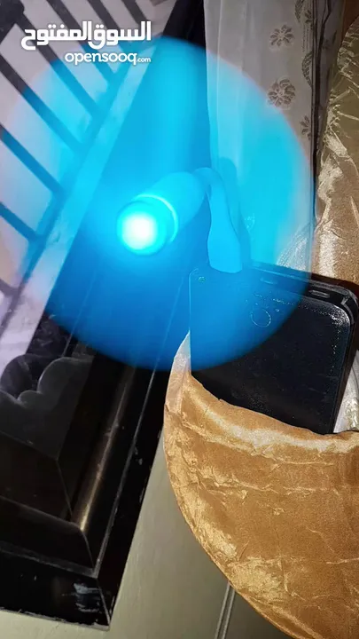 مروحة USB صغيرة وخفيفة، تشتغل على أي باور بنك أو شاحن.