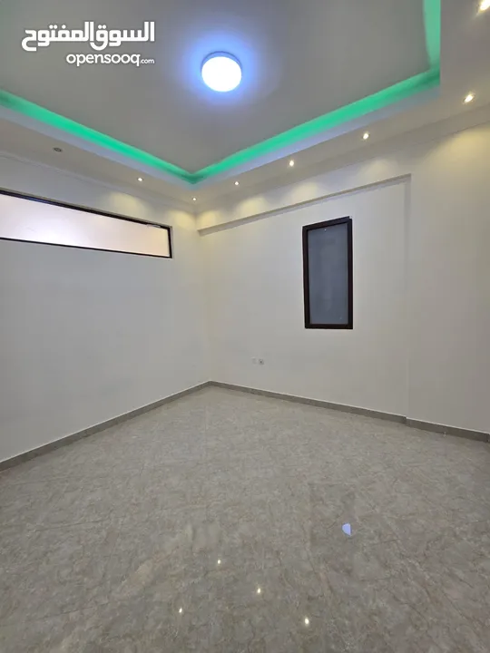 للايجار  الشهري بدون فرش شقة #فندقية ثلاث غرف وصالة في #عجمان   اول ساكن شهري بدون فرش شامل