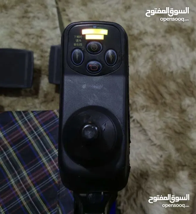 كرسي متحرك للبيع حالة الوكالة استعمال خفيف لا يحتاج لا اي صيانة  تم  تغير البطاريات عدد 2 لكل بطارية