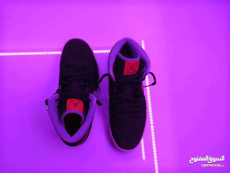 Nike Jordan 1’s Mid Particle Grey Gym Red (Price is negotiable/ يمكن التفاوض للسعر)