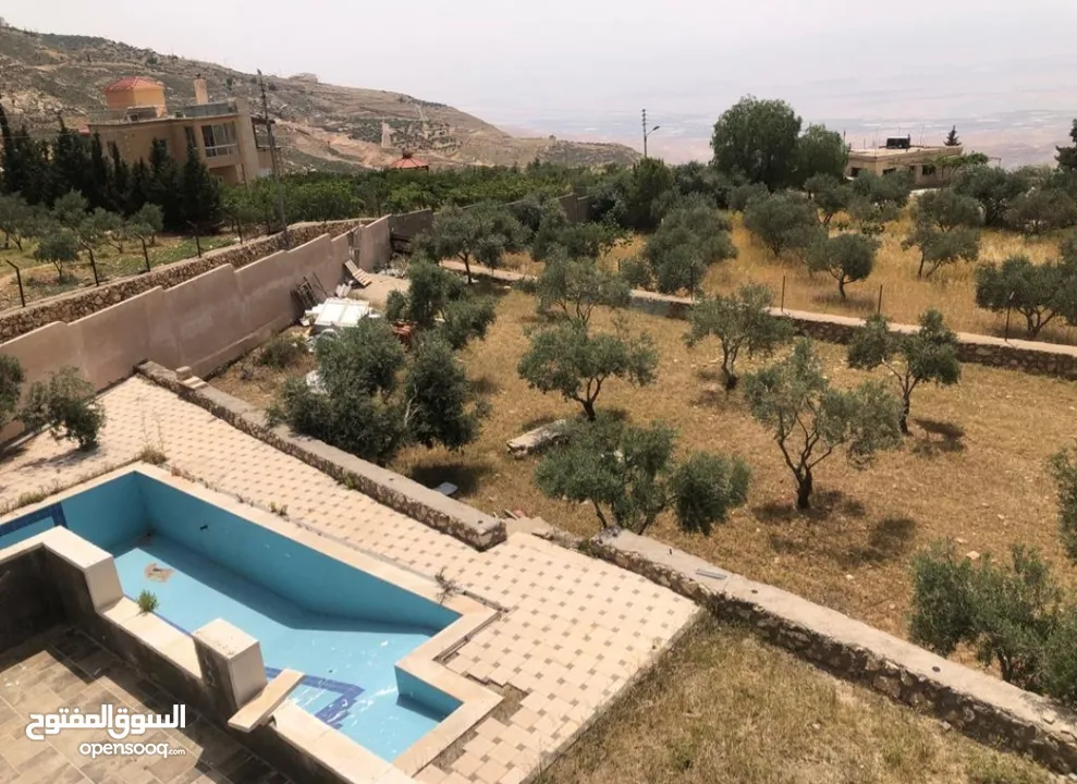 مزرعه للبيع في السلط مساحة الأرض 4218م مساحة البناء 450