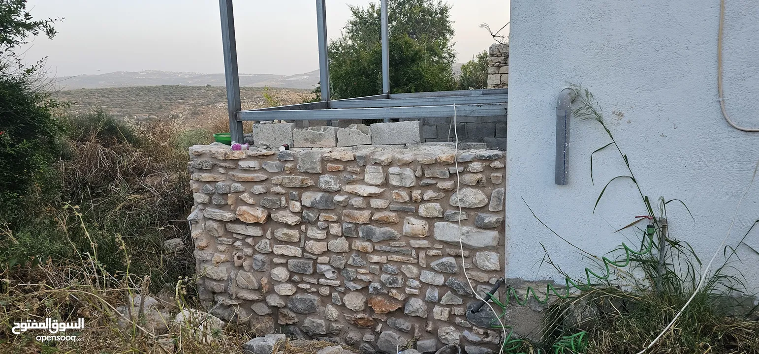 بناء حجر طبيعي