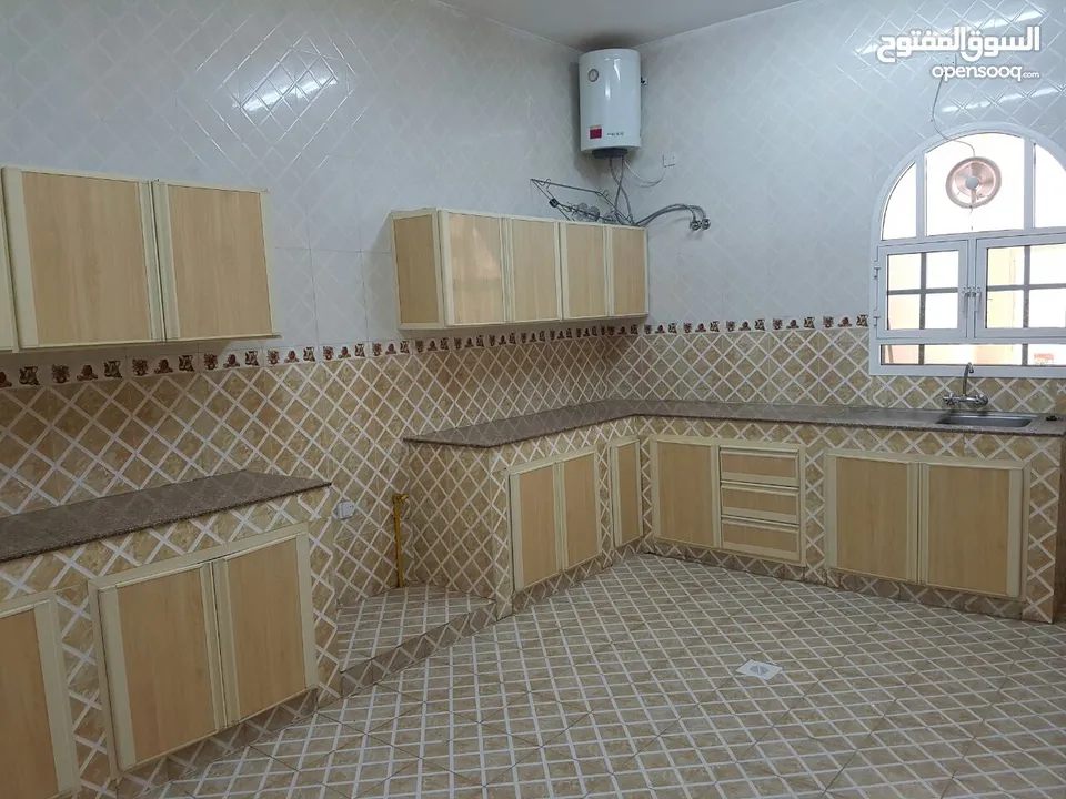 3 Bedrooms Apartment for Rent in Ghubrah REF:1168R