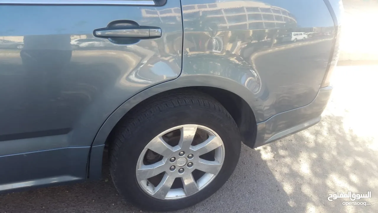 سيارة كاديلاك نوع SRX موديل 2006 بحالة جيدة جداً تتميز بداخلية نظيفة جداً
