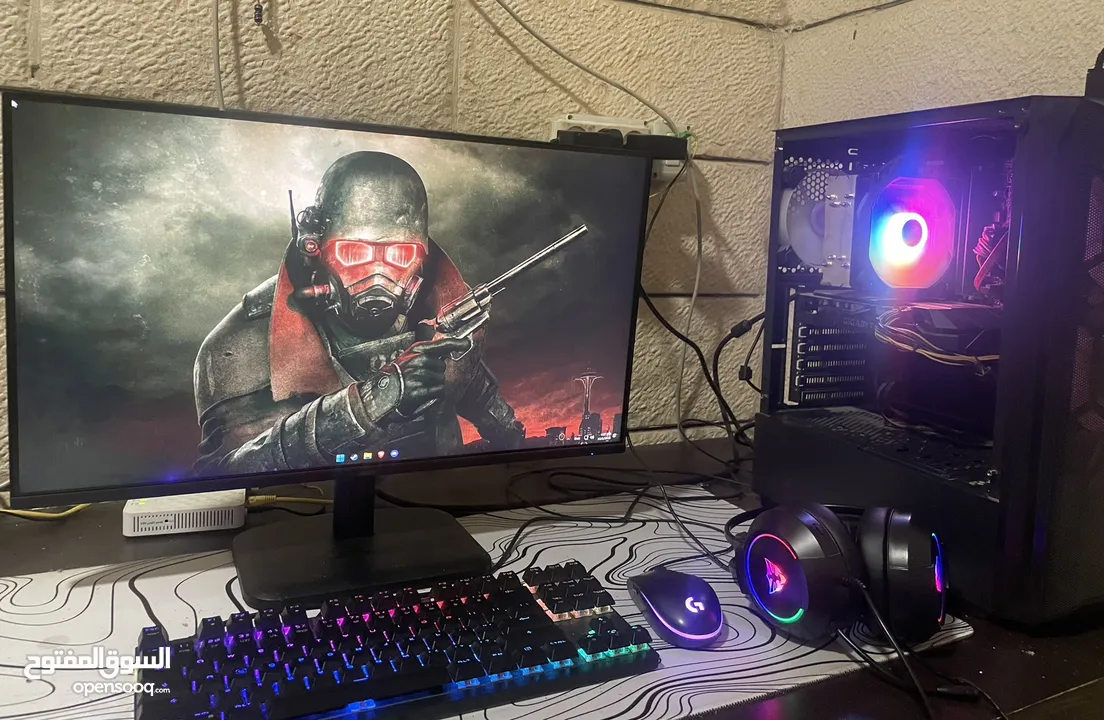 كمبيوتر كامل للبيع مع كلشي