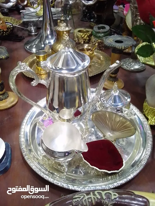 طاوله + تحف