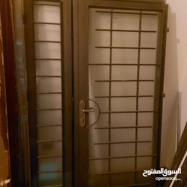 باب حديد عرض 130 ارتفاع 200 بحال الوكاله