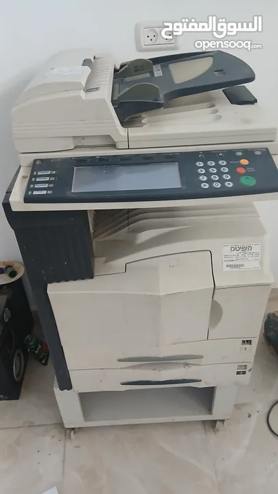 للبيع ماكينة تصوير وطباعة متعددة الوظائف من نوع Kyocera km 4035 المعروفة بقوتها
