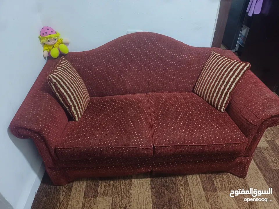 طقم كنب بحاله جيده 7 مقاعد