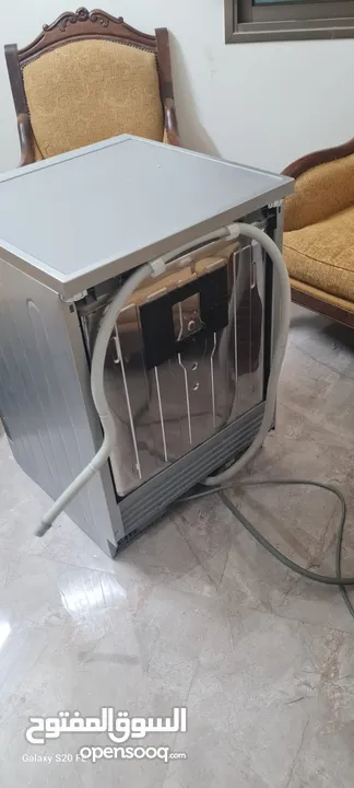 جلايه صحون وكاسات وطناجر وسكاكين وملاعق وغيرها