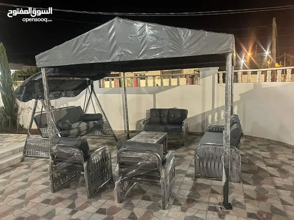 اطقم مودرن للحدائق حديد و راتان ومراجيح ثلاثية و عش البلبل وطاولات سفرة من الحديد الصلب