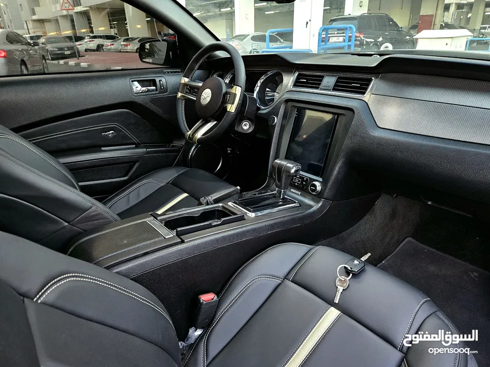 2012 Ford Mustang GT V8 (Gcc Specs / Panoramic Roof / Leather Seats / Telsa Design Screen)